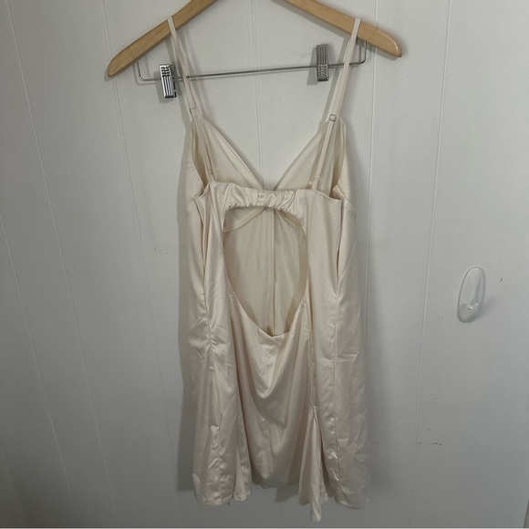 Cream Mini Dress with Plunging Neckline and Silky Sheen - Picture 2 of 5